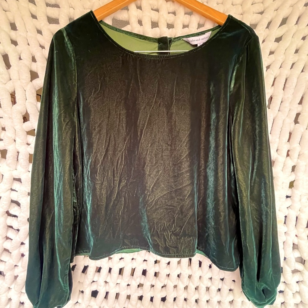 NWT | GREEN VELVET BUTTON-BACK BLOUSE